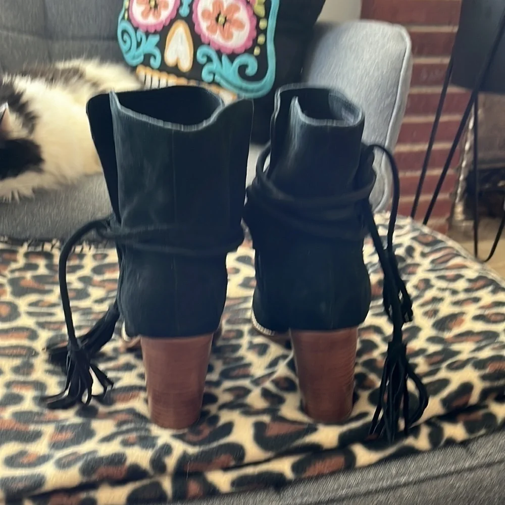 Aldo heeled Suede lace up boot size 8 1/2 .  Pristine condition.  Beautiful boot